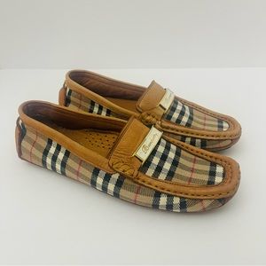 🔆 TODAY!!! Burberry women’s walking flat shoes